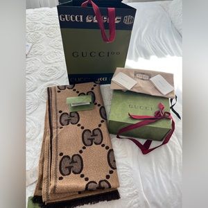 Gucci monogram wool scarf in brown